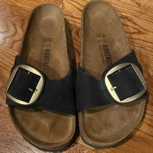 Birkenstock Madrid big buckle black 39 regular.. fits like an 8.5